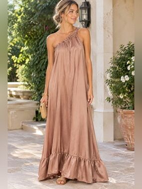 Elegant Women's One-Shoulder Dress midi/maxi. Pre owned. Adjustable strap
